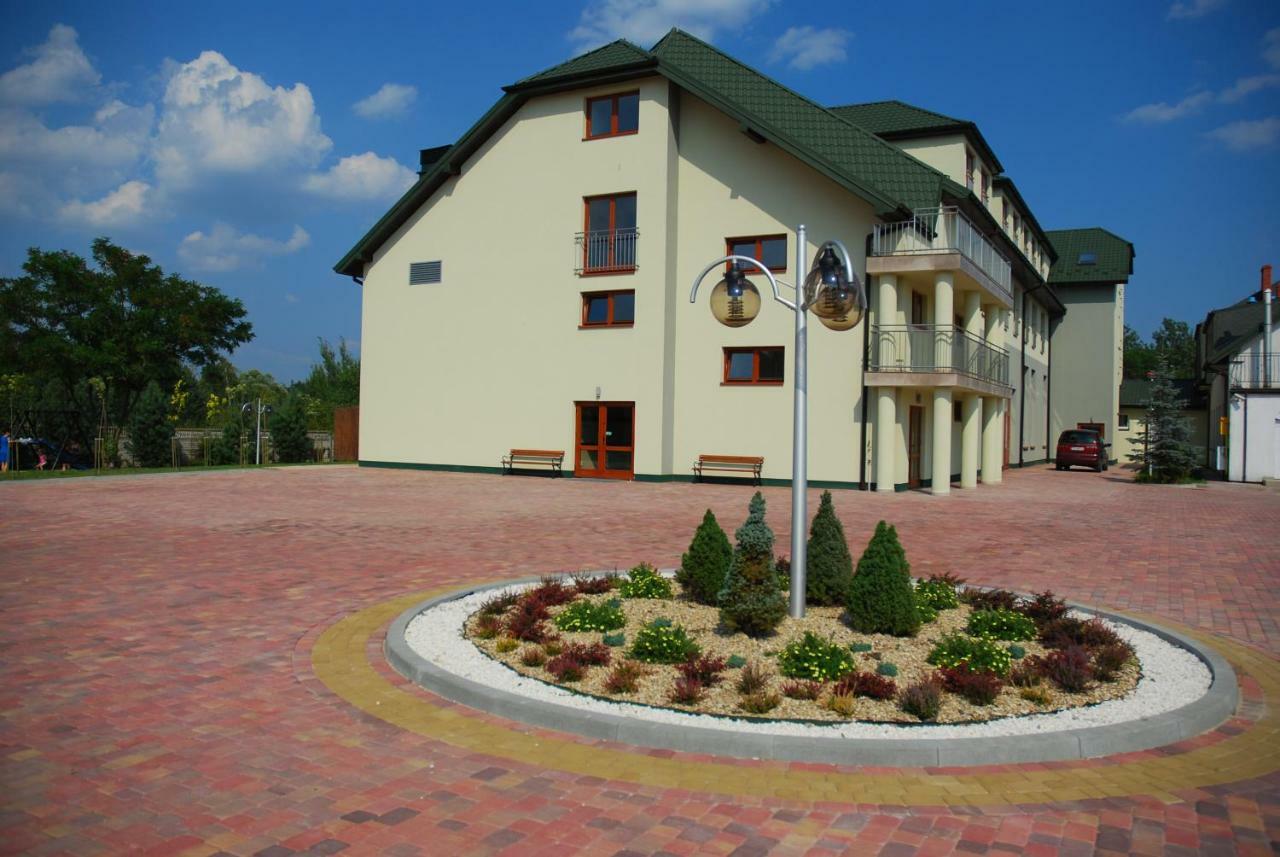 Hotel Dyminy Kielce Exterior photo